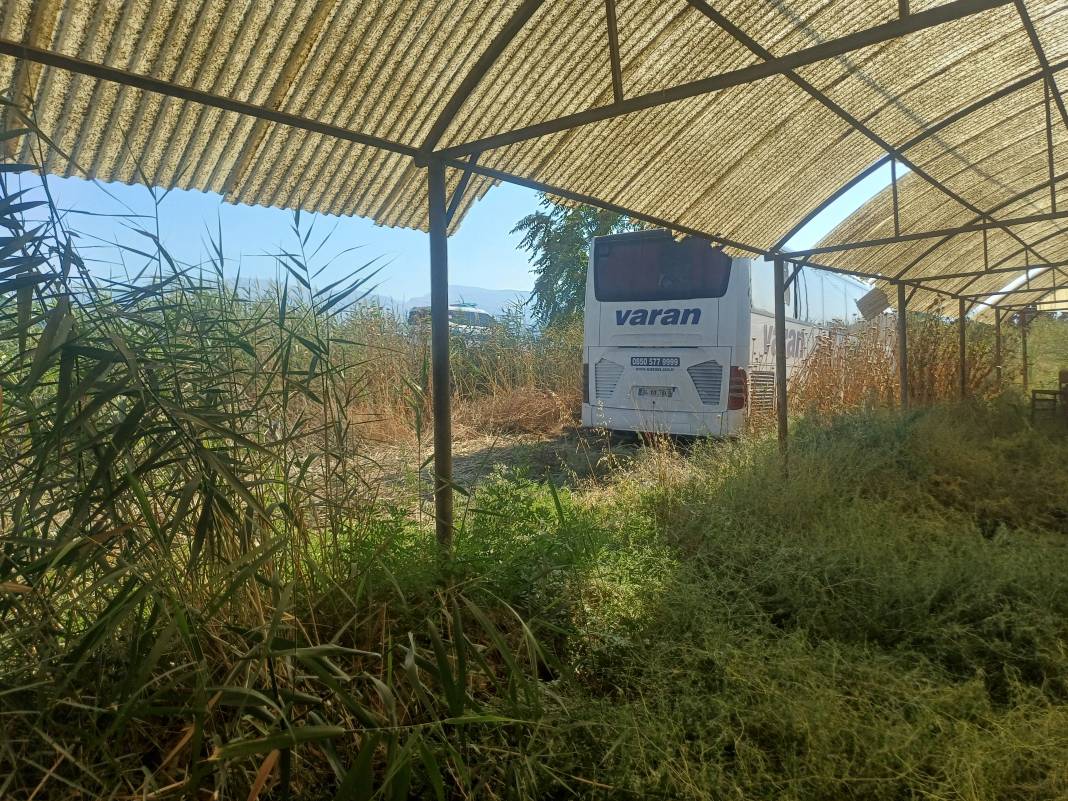 Yolcu otobüsü kontrolden çıktı! 35 yolcu kabusu yaşadı 6